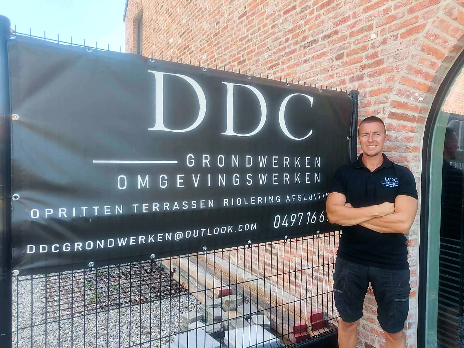 Dylen De Coninck, oprichter van DDC Grond- en Omgevingswerken