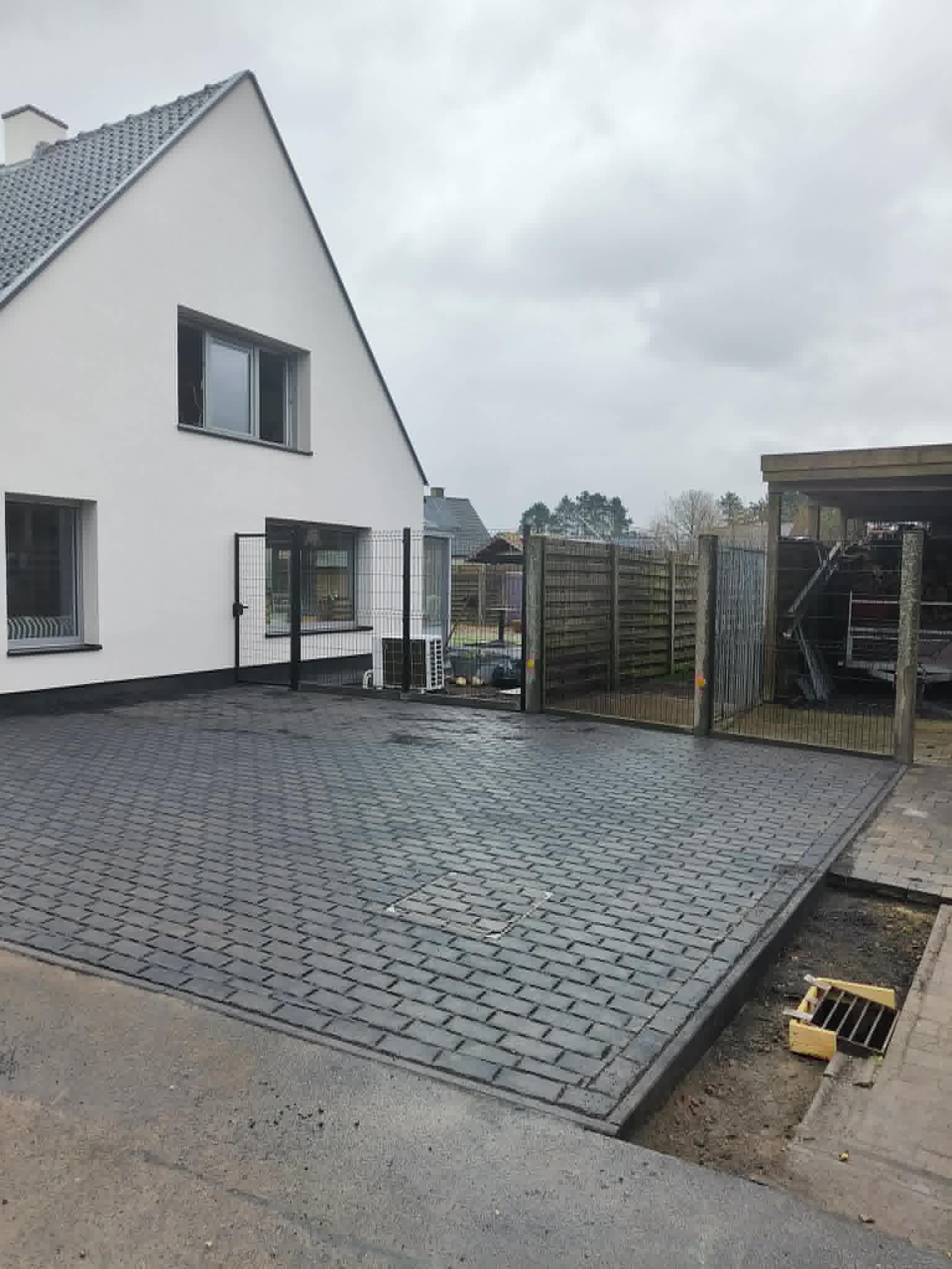 Oprit & zijpad in klinkerverharding in Torhout door DDC