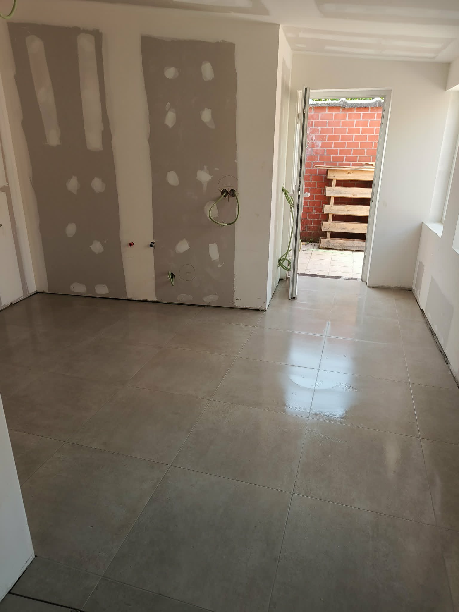 Binnenvloeren & badkamerbetegeling in Lo-Reninge door DDC